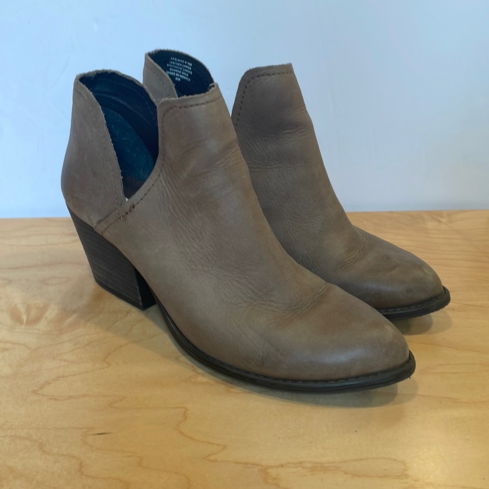 STEVE MADDEN Adelphie Womens Leather Booties size 9.5